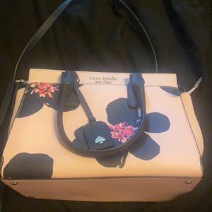 Kate spade bag. Excellent condition and used only once. Still has tags.